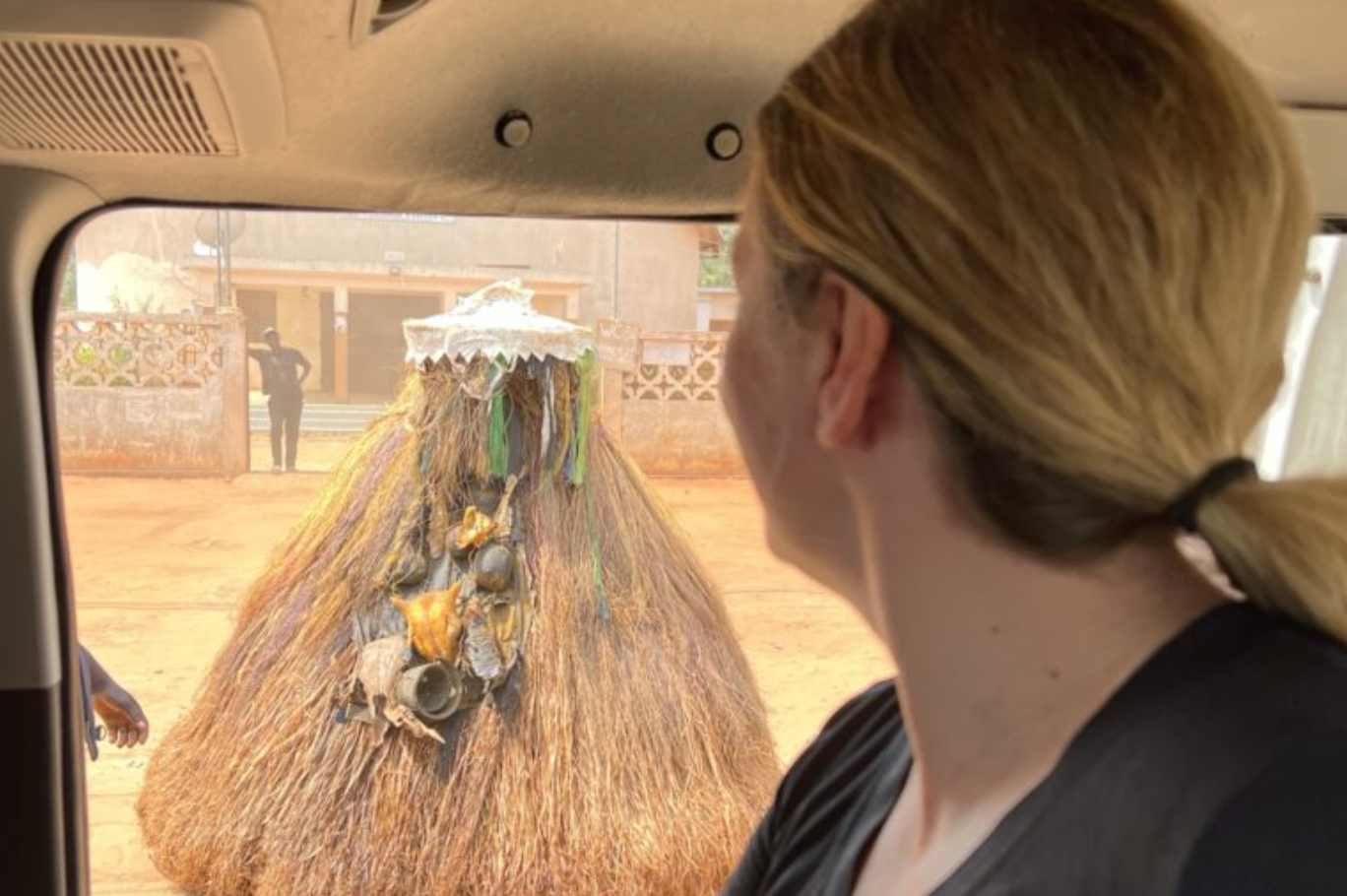 3 scenes in a digital nomad / solo entrepreneur life in Benin